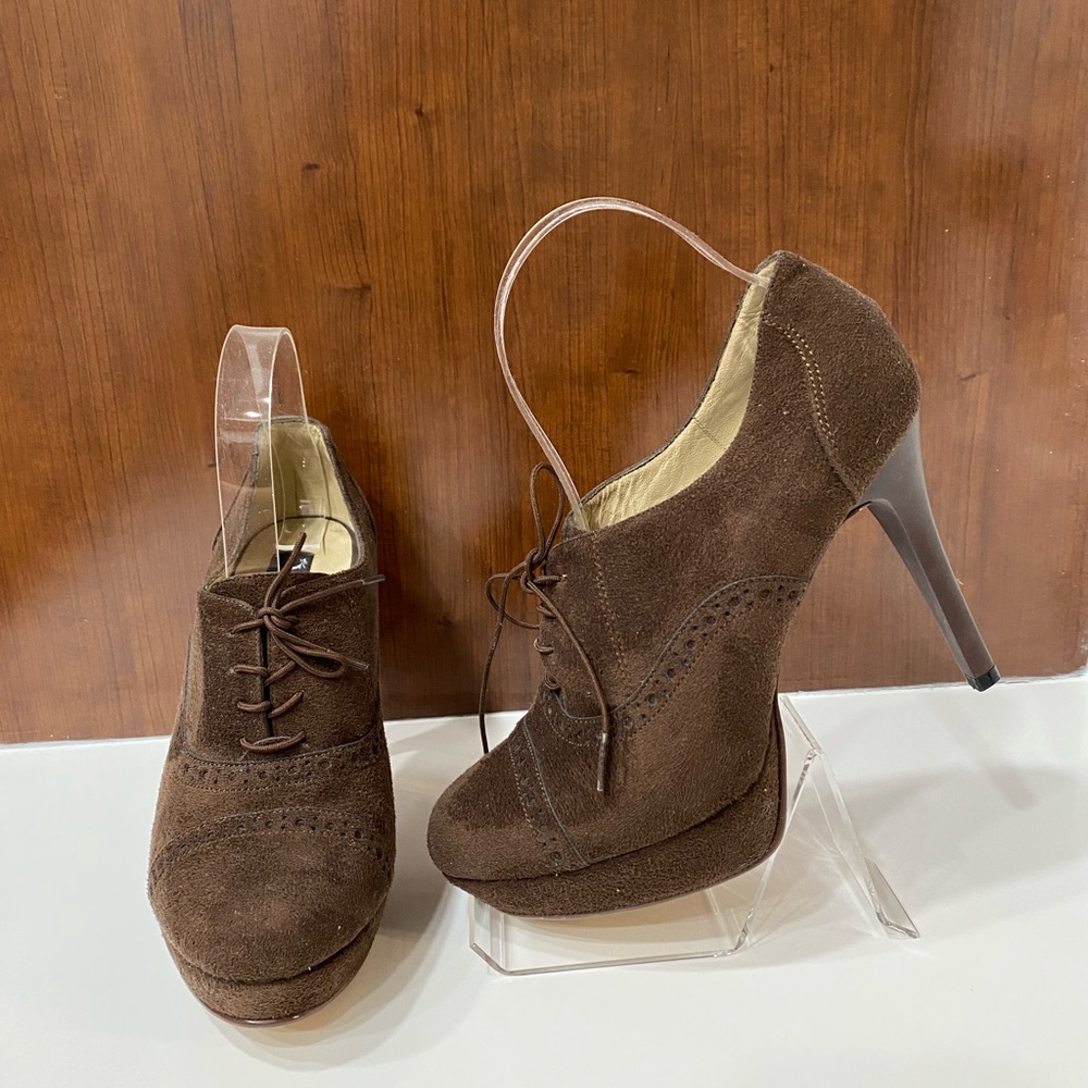 Brown suede laced up Oxford booties. NWOT , Vilma designer and brand from Peru.